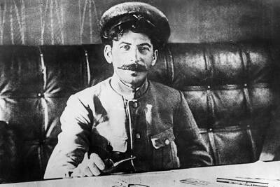 «Джугашвили невыносим!»: чем Сталин так раздражал Свердлова - Русская семерка