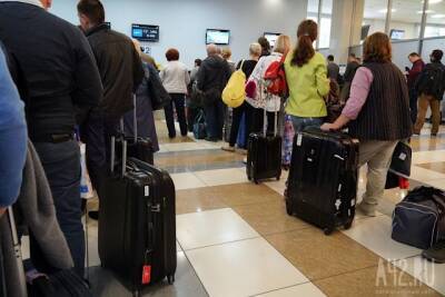 В российских регионах с временно закрытыми аэропортами оказались около 150 тысяч туристов