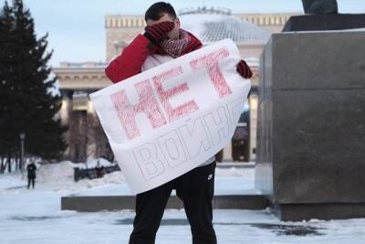 Новосибирца оштрафовали за пикет против войны в Украине