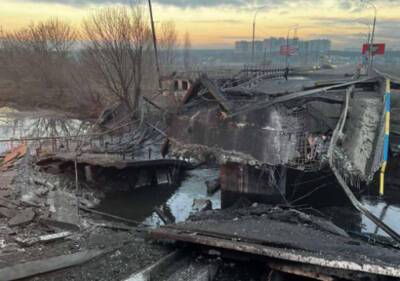 Под Киевом взорвали мосты, чтобы остановить российские танки