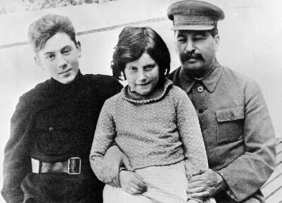 «Месть за сына»: что Хрущев сделал с Василием Сталиным после смерти его отца - Русская семерка