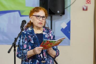В Астрахани пенсионеров приглашают к участию в поэтическом конкурсе