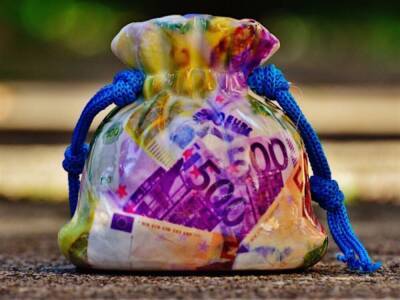 Глава Еврокомиссии предупредила, что россияне не смогут размещать в банках ЕС вклады на сумму более 100 тысяч евро