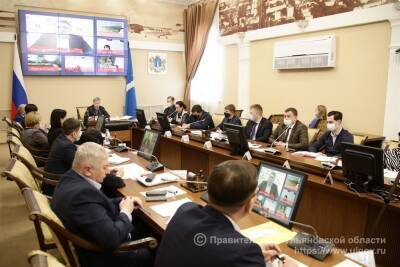Ульяновцам пообещали рост зарплат бюджетников и большой хоккей