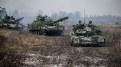 В Киев заходят силы ВСУ: жителей просят не снимать технику военных