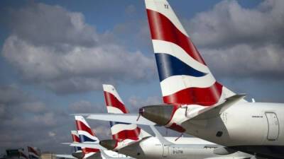Россия закрыла небо для британских авиакомпаний. Как это отразится на бизнесе и пассажирах