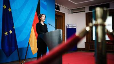 Глава МИД Германии Бербок подтвердила внесение Путина и Лаврова в список санкций ЕС