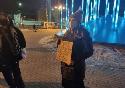 Арестована 25-летняя рязанка, вышедшая на площадь Победы с антивоенным плакатом