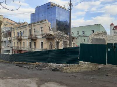 На Подоле в Киеве застройщик сносит историческое здание во время войны