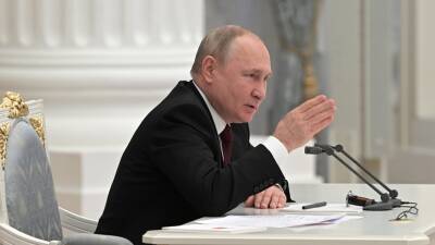 Рост на опережение: Путин подписал закон об индексации пенсий военных на 8,6% в 2022 году