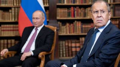 ЕС и Британия ввели персональные санкции против Путина и Лаврова, обсуждается отключение от SWIFT