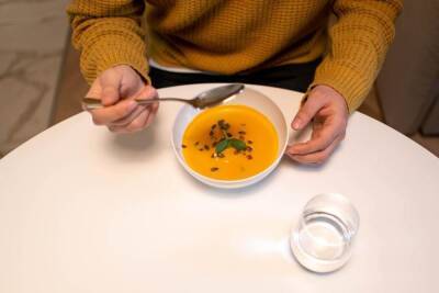 Как часто нужно есть суп, чтобы сохранить здоровье, объяснила врач
