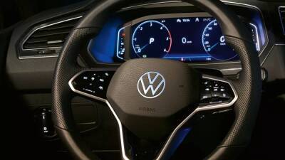 Два немецких завода Volkswagen временно остановят работу из-за Украины