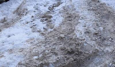 Тюменцы пожаловались на свою УК за неубранный снег