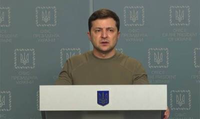 Зеленский заявил, что Украина не сложит оружие
