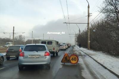 В Курске 26 февраля образовалась большая пробка на проспекте Кулакова