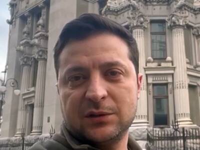 Зеленский призывает украинцев защищать родное государство