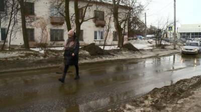 На ул. Беляева пешеходы вынуждены нарушать правила из-за лужи - penzainform.ru