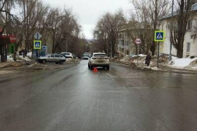 В Саратове в Ленинском районе сбили подростка и женщину