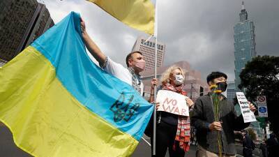 Вторжение России на Украину: обострение в Киеве, продвижение российских войск | Текстовая трансляция