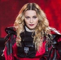 Певица Мадонна выразила поддержку Украине и мира