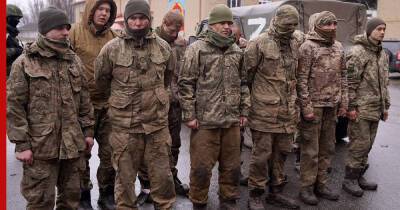 Сдавшихся на острове Змеиный украинских пограничников доставили в Севастополь