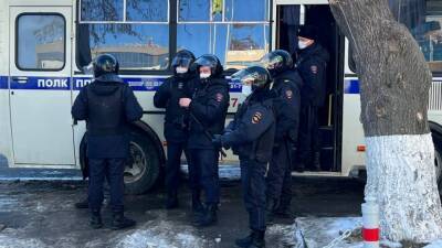 В Екатеринбурге задержали участников антивоенного пикета