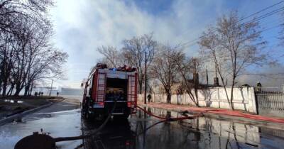 В Киеве потушили пожар в складских домах в Соломенском районе, есть погибшие