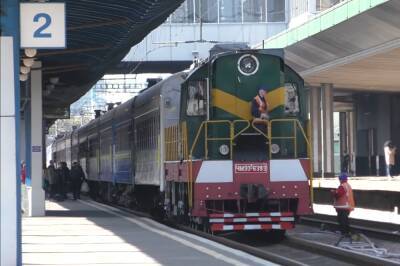 Важно знать: "Укрзализныця" продолжает движение эвакуационных поездов