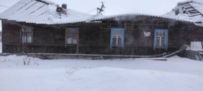 ЧП: Под тяжестью снега крыша дома обрушилась на головы жильцов в райцентре Карелии