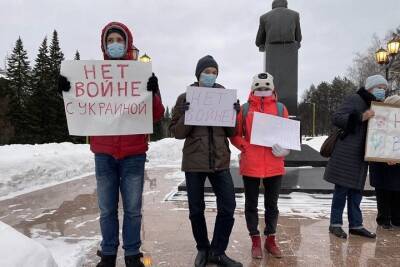 «Всем обещали разговор с ректором»: новосибирские студенты и молодые ученые рассказали о задержании из-за антивоенной акции
