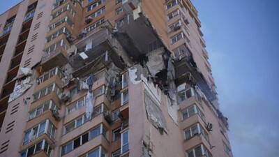 Ракета попала в жилой многоэтажный дом в Киеве