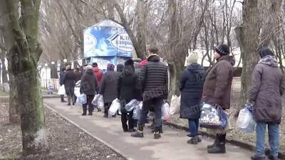 Люди в Донецке выстроились за водой из-за повреждения водопровода
