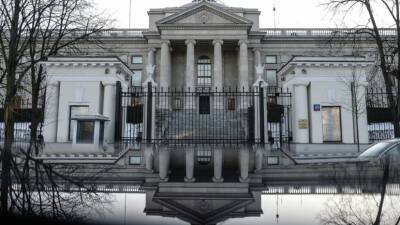 Представитель посольства России в Польше заявил, что в здании дипмиссии выбили стёкла
