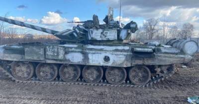 ВСУ уничтожили под Черниговом колонну танков РФ и несколько машин захватили целыми