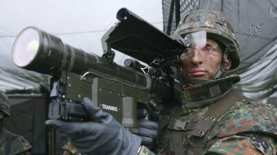 Канцлер ФРГ Шольц: Германия направит на Украину противотанковое оружие и ракеты Stinger