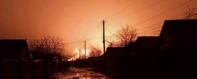 В городе Ровеньки в ЛНР произошел взрыв на нефтебазе, загорелось 200 тонн топлива