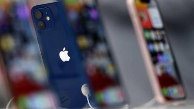 Сотовые операторы подняли цены на iPhone на 10–20 тыс. рублей