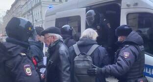 Правозащитники были задержаны на антивоенном пикете в Москве