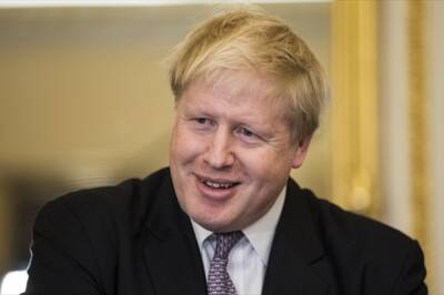 Джонсон заявил, что Британия будет принимать беженцев с Украины