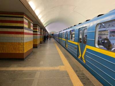 Метро в Киеве перешло в режим укрытия. Поезда остановлены