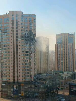 Мэрия Киева: ракета попала в многоэтажный жилой дом