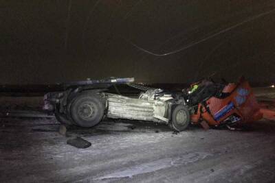 52-летний водитель грузовика Volvo погиб в ночном ДТП под Красноярском