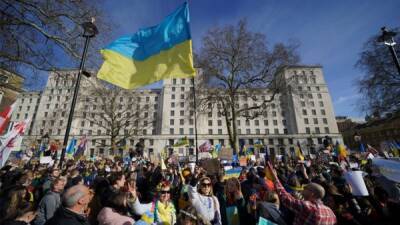 “Путин, останови войну”. Во всем мире протестуют в защиту Украины