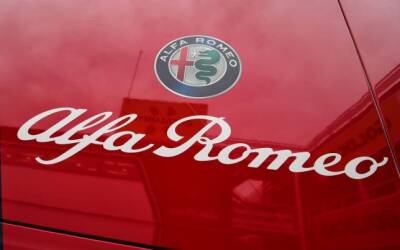 Машины Alfa Romeo останутся красно-белыми