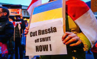 Решение принято: Россию отключают от SWIFT