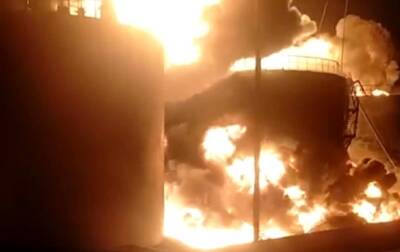 Горящая нефтебаза: работники спасли 23 вагона с горючим