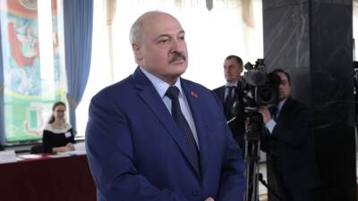 Лукашенко после разговора с Зеленским попросил Путина перенести время переговоров