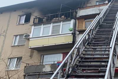 При пожаре в Волжском мужчина выпрыгнул из окна