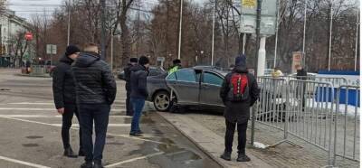 На площади Ленина в Воронеже столкнулись две иномарки
